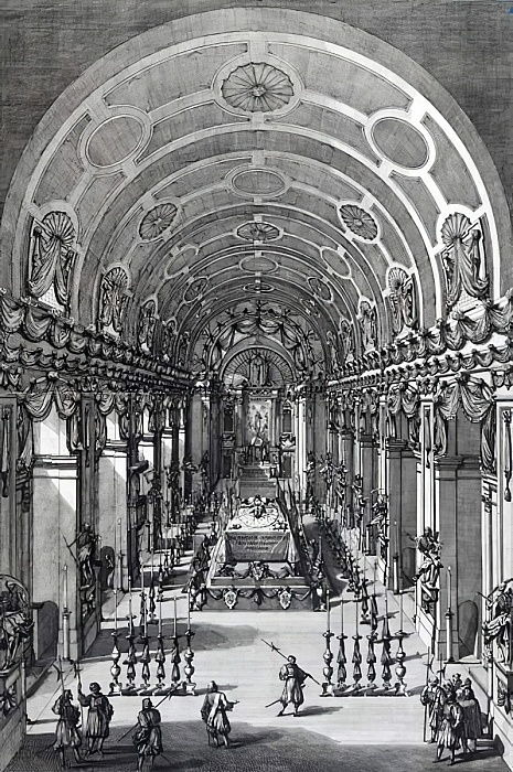 Stara grafika, która przedstawia wnętrze kościoła. Widzimy nawę główną i kolumnadę. Na środku na podwyższeniu rozgrywa się ceremonia pogrzebowa. Jest to egzekwie Aleksandra Sobieskiego w kościele kapucynów w Rzymie.