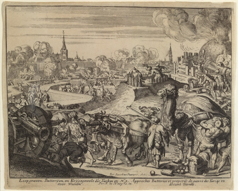 Rycina pt. „Oblężenie Wiednia”. Przedstawienie jest jedną z dziesięciu rycin ukazujących kolejne wypadki z historii oblężenia Wiednia i walk odsieczowych. Rycina druga przedstawia niejako kulisy oblężenia miasta. W tle przedstawienia, na linii horyzontu, widzimy mury miejskie, nad którymi zarysowane wieże kościelne i dachy budowli. Główną przestrzeń ryciny zajmuje natomiast przygotowujące się do starcia wojsko: budujący zasieki, ładujący armaty, maszerujący. Na pierwszym planie objuczany towarami wielbłąd i woły ciągnące wozy.