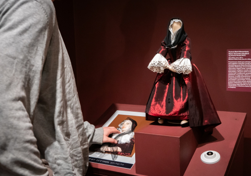 Dotykowy portret oraz dotykowa rekonstrukcja sukni